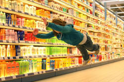 Anche chi scivola al supermercato su un chicco d’uva va risarcito