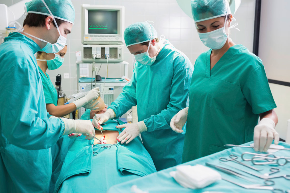 Responsabilità medica: chirurgo dimentica garza nell’addome della partoriente