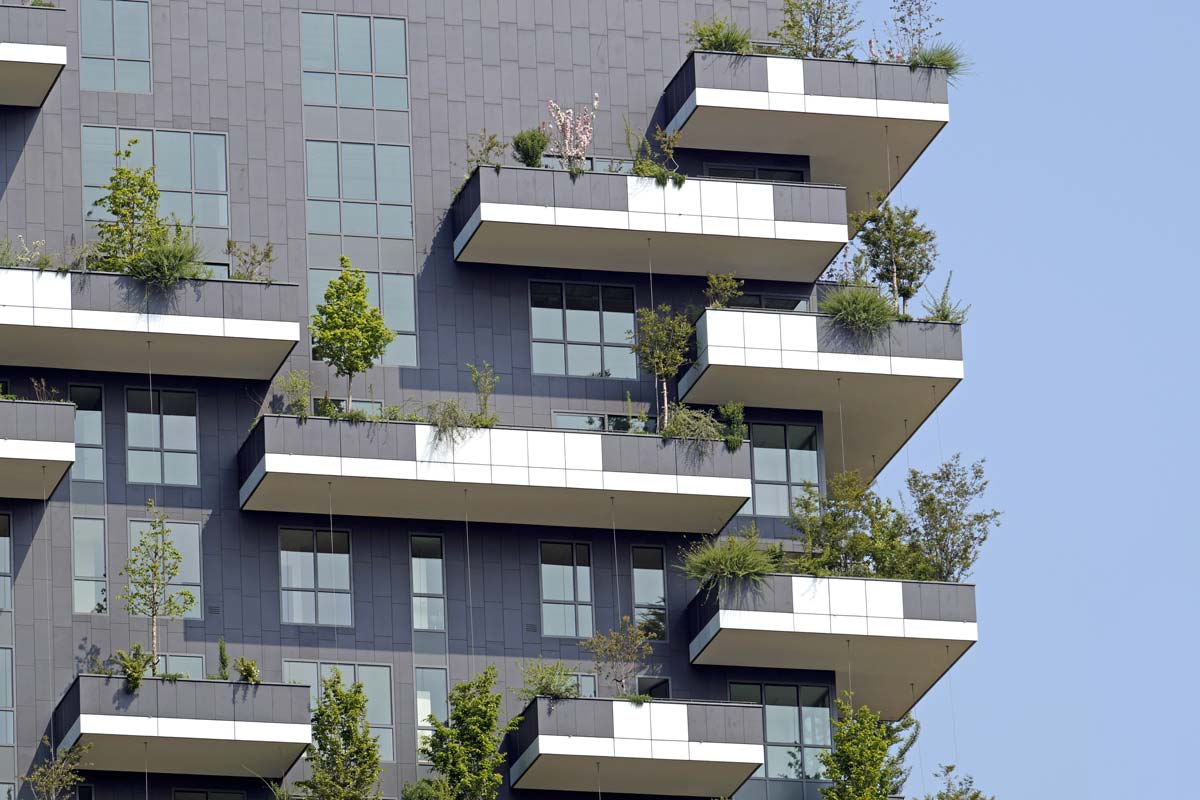 La manutenzione dei balconi, chi paga in condominio Salvis Juribus