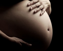 Accertamento della maternità: quando è possibile revocare l’anonimato