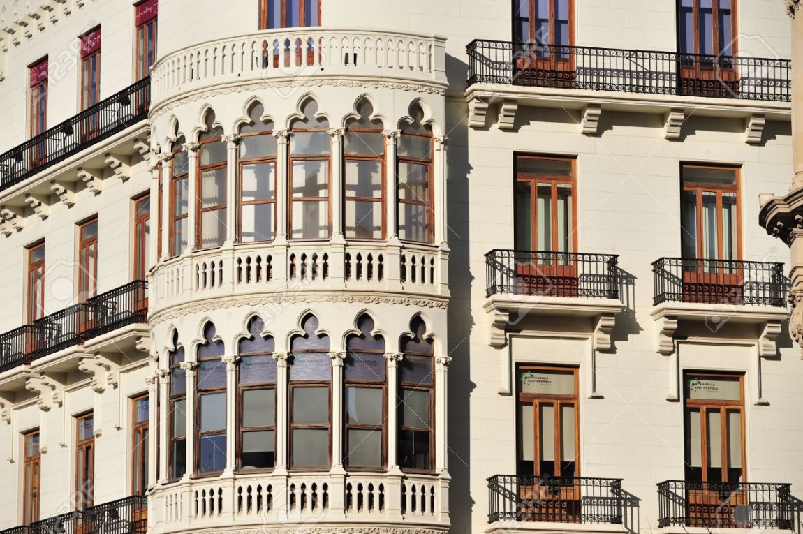 Condominio, i frontalini dei balconi sono beni comuni