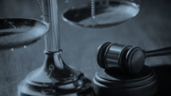 Esercizio abusivo di professione e patrocinio infedele sono cumulabili