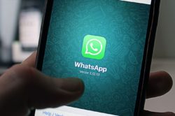 Corruzione di minorenne: configurabile anche via WhatsApp