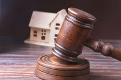 Separazione giudiziale: chi prevale tra coniuge assegnatario e proprietario sulla casa familiare?
