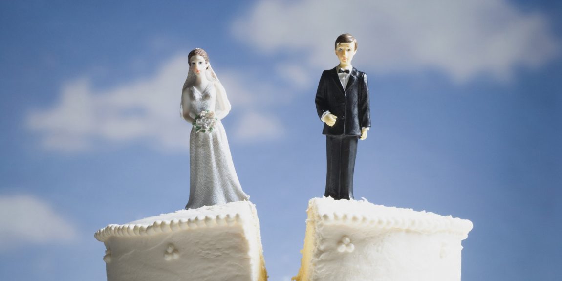 Promessa di matrimonio: lecito romperla ma bisogna pagare i danni