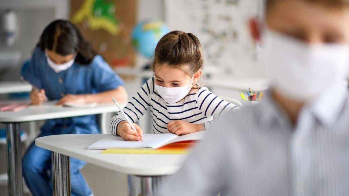Covid, Tar Lazio: sussiste l’obbligo di indossare la mascherina in ambito scolastico per i minori tra i 6 e gli 11 anni