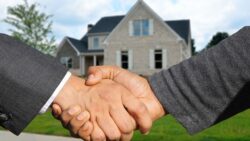 Agenti immobiliari: diritto alla provvigione e requisiti, concorso con altri mediatori e responsabilità dell’incarico di mediazione
