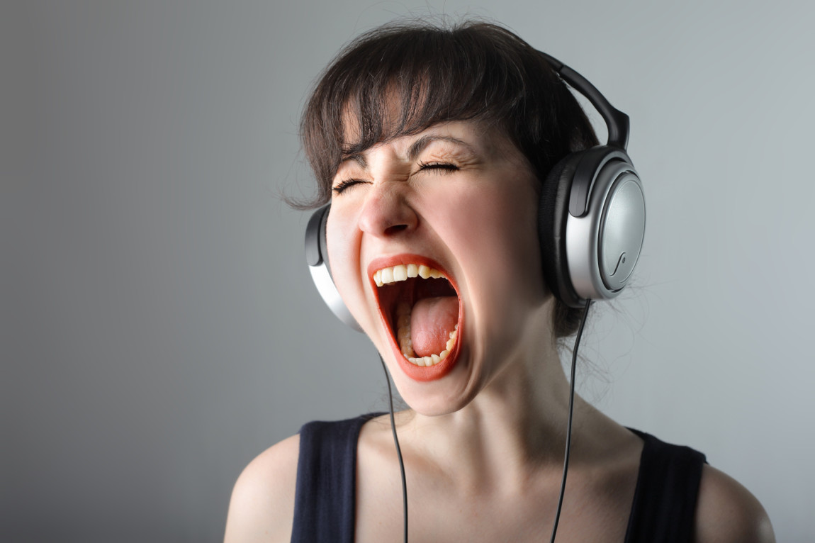 Musica alta, schiamazzi notturni e lesione del diritto al riposo altrui