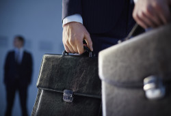 Sospeso dalla professione l’avvocato che non soddisfi un debito personale