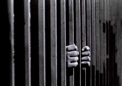 Avvocati, sciopero: illegittimo se l’imputato è detenuto o si trova in custodia cautelare
