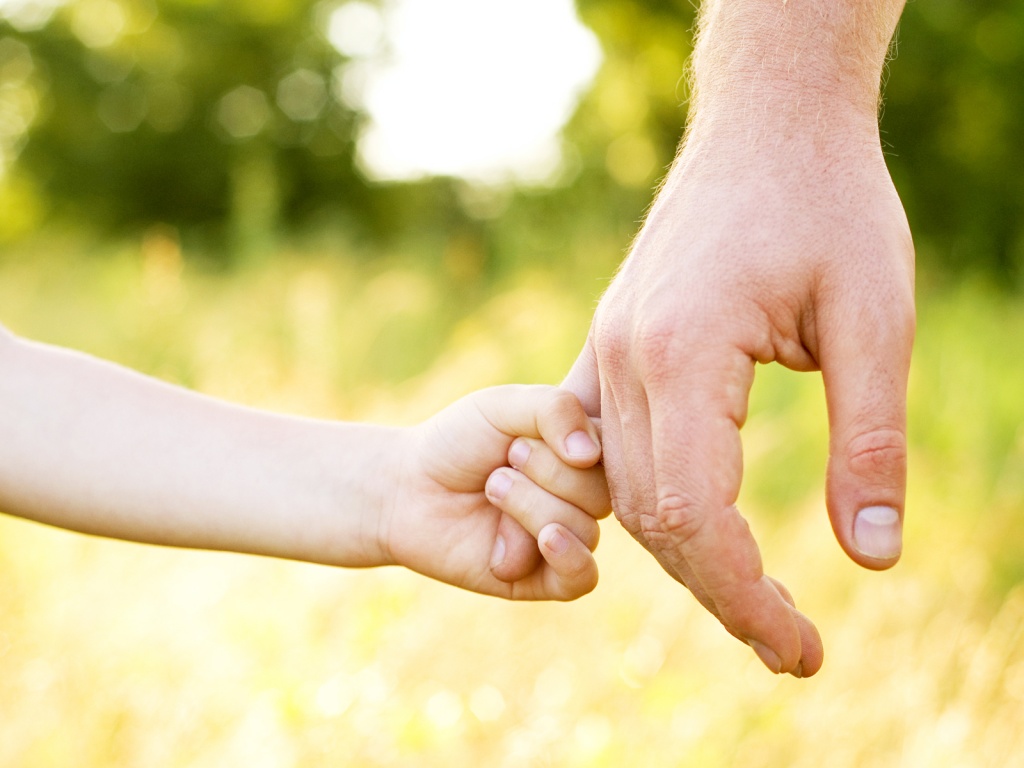 Stato unico di figlio e riflessi successori: come cambia la posizione dei figli adottivi?