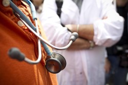 Morte del paziente e responsabilità medica: risponde la Cassazione penale n. 10175/2020