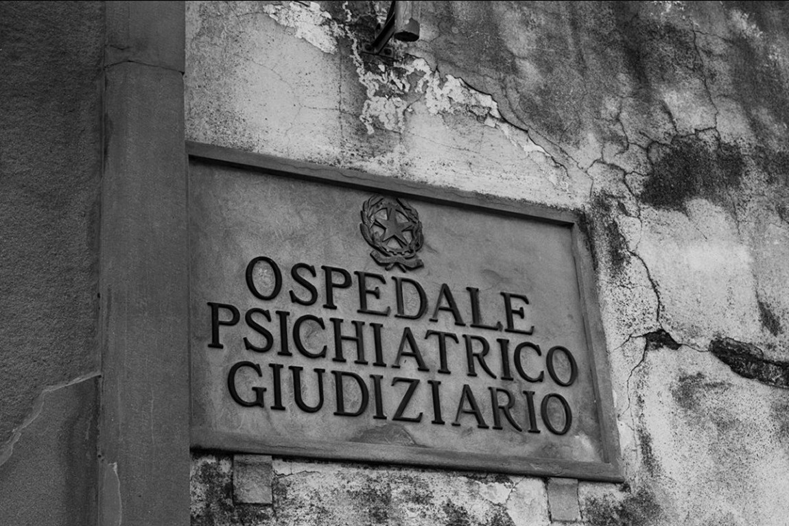 Proroga del ricovero in OPG: illegittima se il perito non viene escusso in udienza