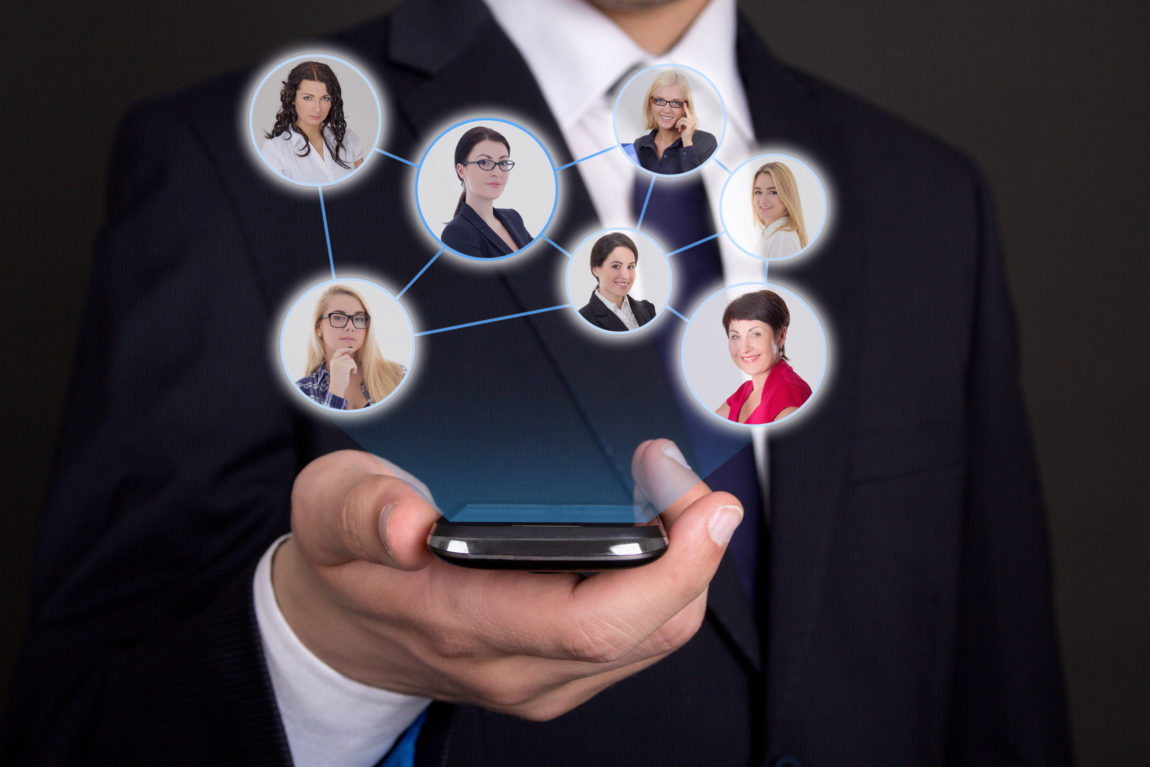 CNF: è vietato anche mettere in viva voce la telefonata con il collega