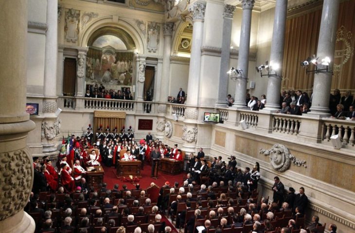 In caso di pluralità di crediti, il creditore può proporre più processi separati?
