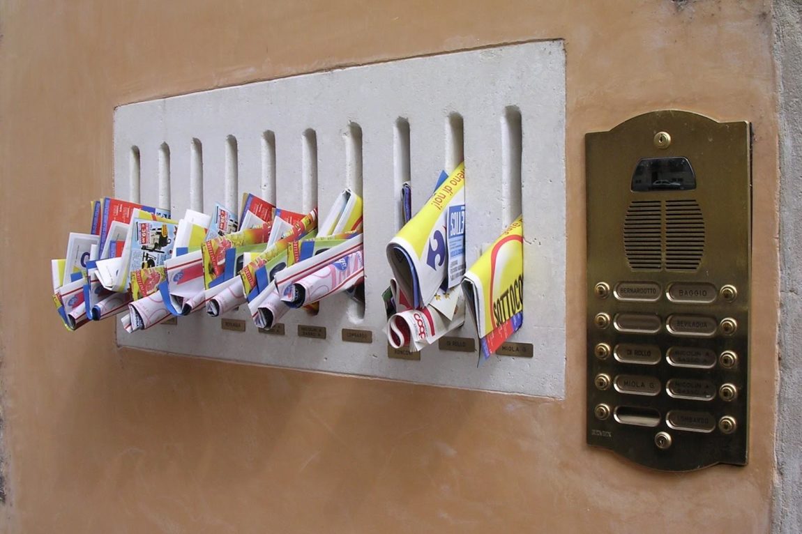 Volantini pubblicitari: il Comune non può vietarne la distribuzione nelle cassette postali