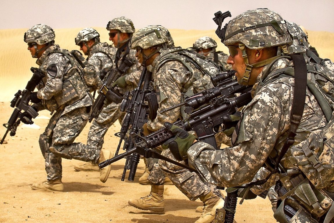Militari: incostituzionale l’automatica perdita del grado per interdizione temporanea dai pubblici uffici