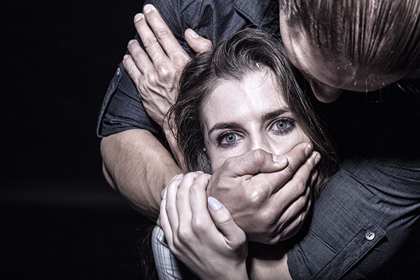 Violenza sessuale, aggravante dell’abuso anche se la vittima ha assunto alcool o droghe