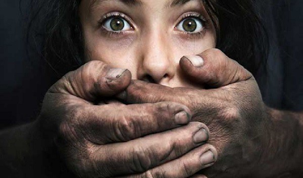 Tentativo di violenza sessuale su adolescente: sì alle pene accessorie