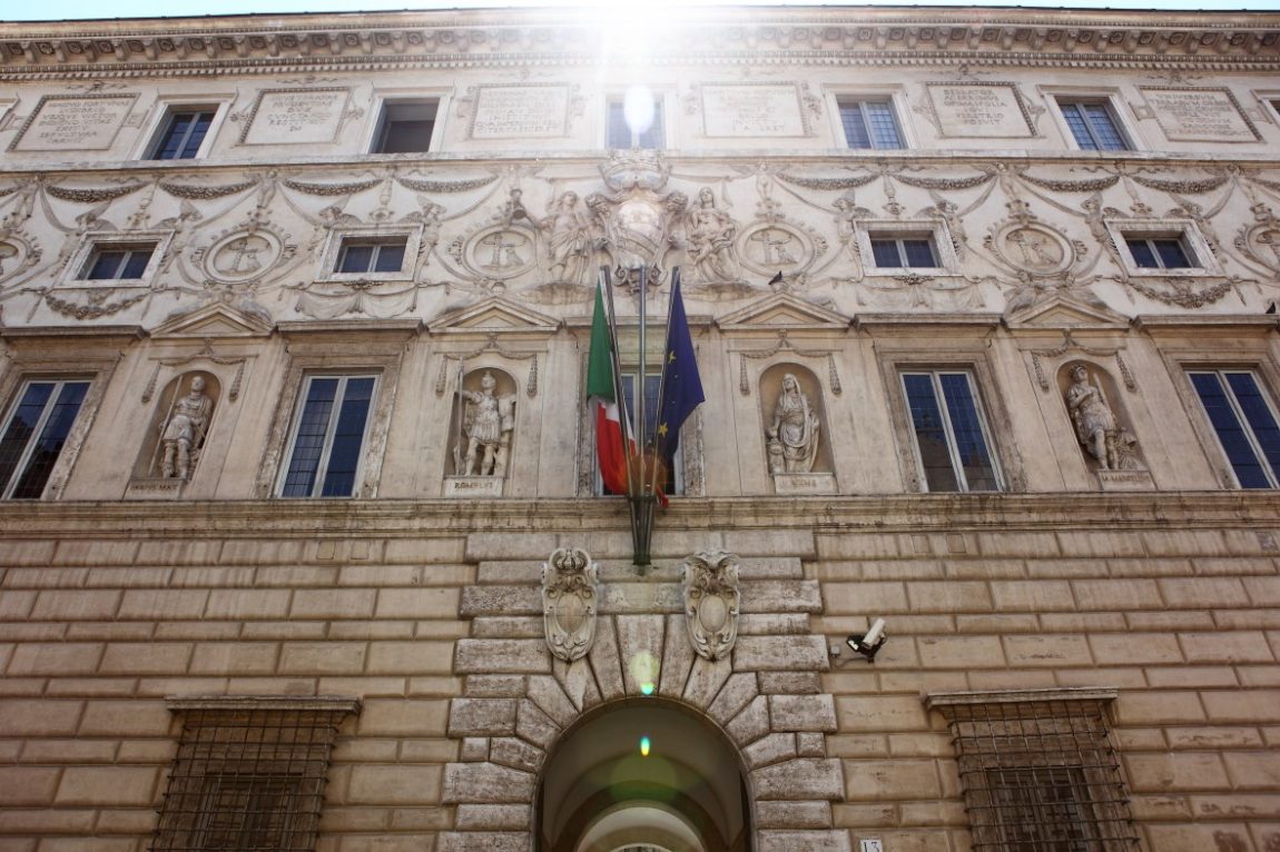 Appalti pubblici a titolo gratuito: si applica il codice dei contratti pubblici?
