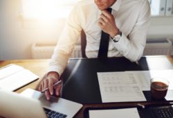Esame Avvocato: no all’annullamento dei compiti se la busta con le generalità non è sigillata