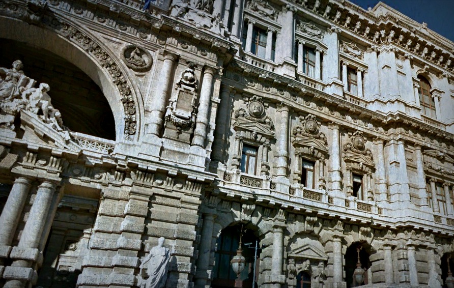 Supercondominio e sottosuolo: la Cassazione fa chiarezza