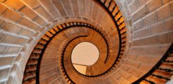 Condominio: come ripartire le spese per la manutenzione e ricostruzione delle scale?