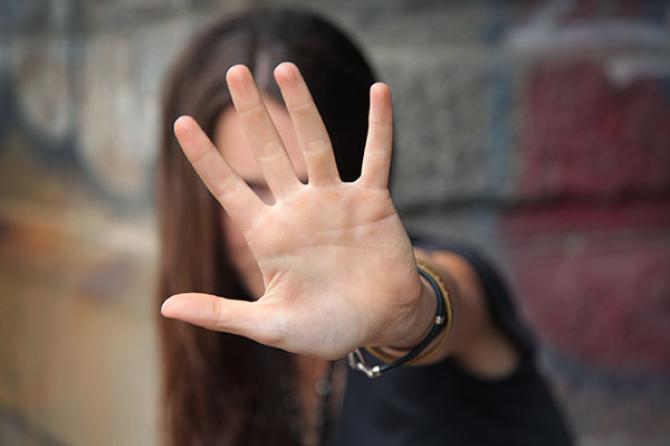 Violenza sessuale di gruppo: se la donna è ubriaca non scatta l’aggravante