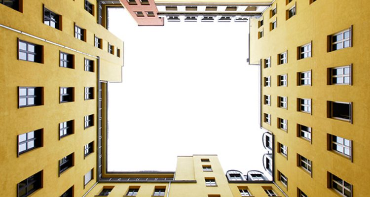 Obbligazioni solidali e parziarie. Le obbligazioni contratte dall’amministratore in luogo del condominio