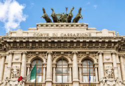 Sinistro su strada privata. Cassazione, sì all’azione diretta contro l’assicuratore