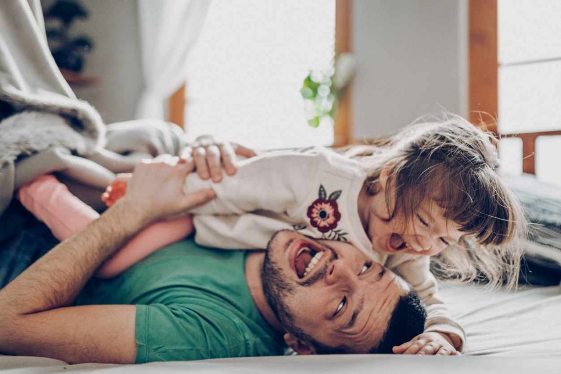 Quanto conta l’amore? Il farraginoso percorso delle adozioni ai single. Attese e speranze