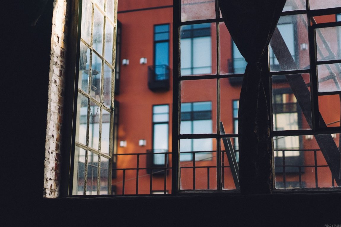 Atti persecutori e condominio: quando il diritto penale interseca il diritto civile