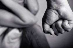 La violenza all’interno del matrimonio e l’aggravante dei rapporti di coniugio