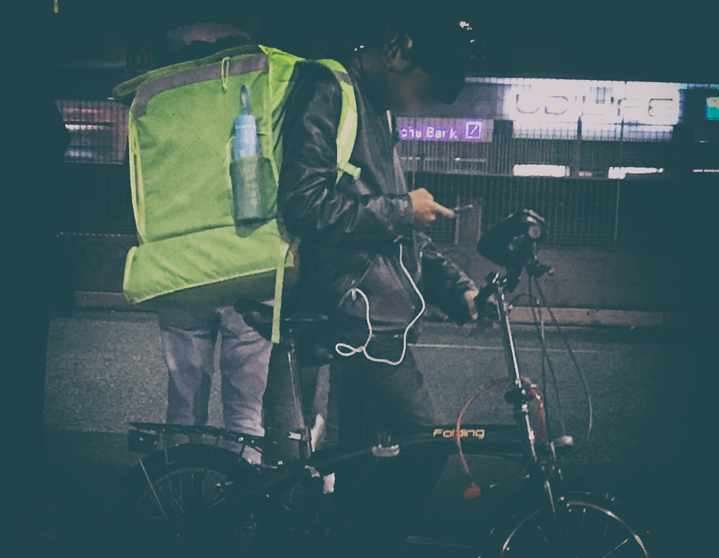 Rider e caporalato: la vicenda di Uber Eats Italy