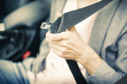 Il conducente tamponato risarcisce il terzo trasportato senza cintura di sicurezza
