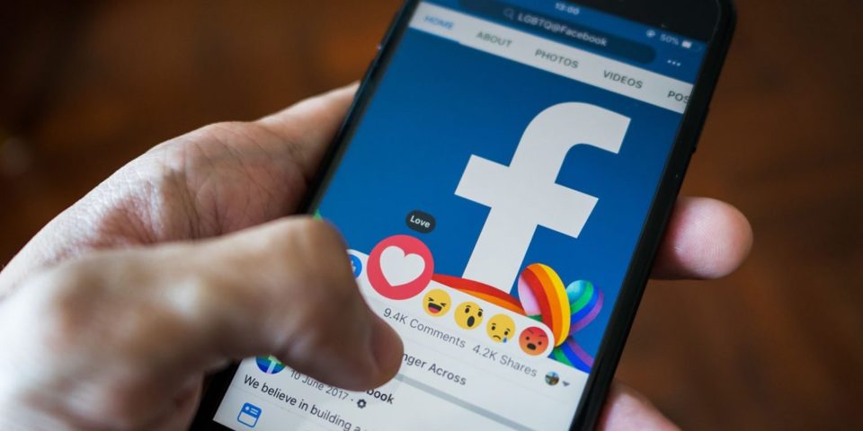 Separazione con addebito al marito che si dichiara “single” su Facebook