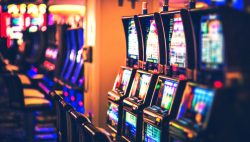 Il gestore delle slot machine che non versa il PREU commette peculato?