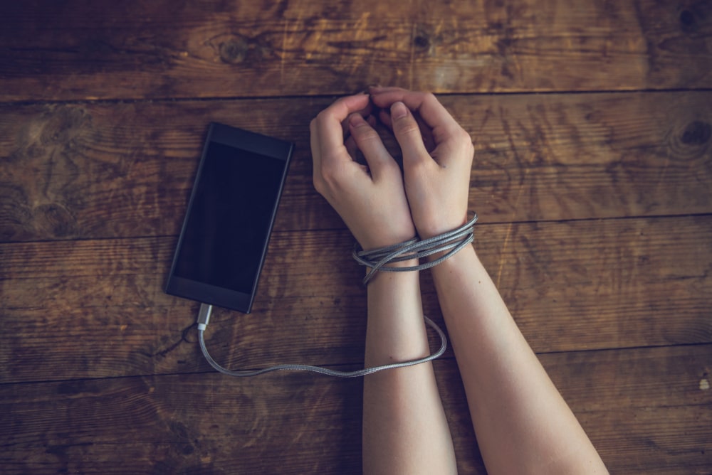 Fomo: l’altra faccia della medaglia da dipendenza da smartphone