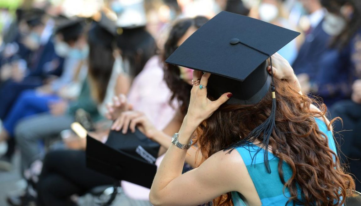La contemporanea iscrizione universitaria, una travagliata conquista