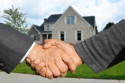 Agenti immobiliari: diritto alla provvigione e requisiti, concorso con altri mediatori e responsabilità dell’incarico di mediazione